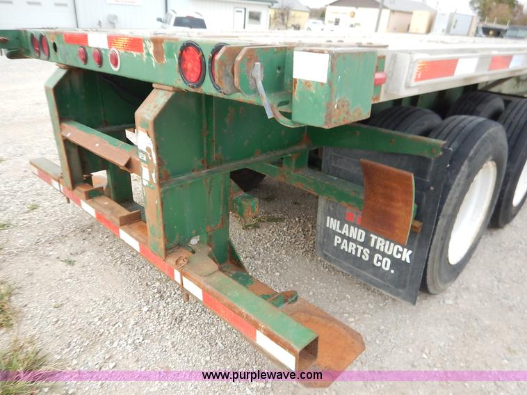 image for item L3509 2001 Great Dane flatbed trailer