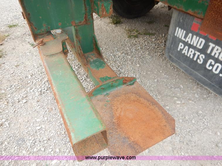 image for item L3509 2001 Great Dane flatbed trailer