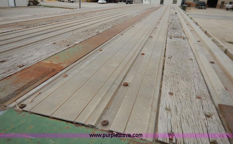 image for item L3509 2001 Great Dane flatbed trailer