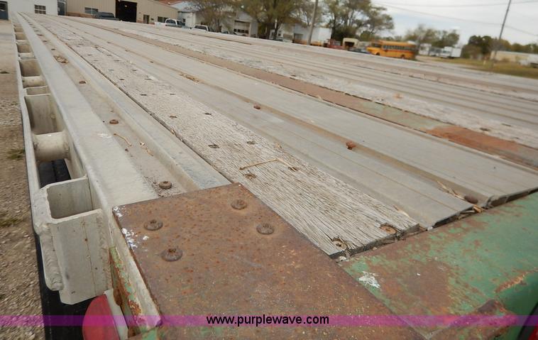 image for item L3509 2001 Great Dane flatbed trailer