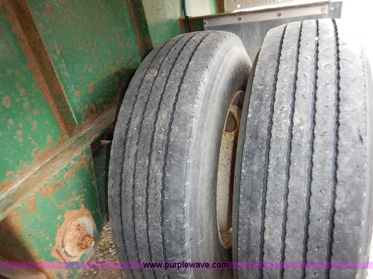 image for item L3509 2001 Great Dane flatbed trailer