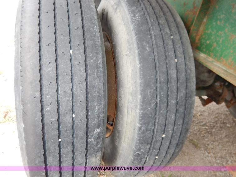 image for item L3509 2001 Great Dane flatbed trailer