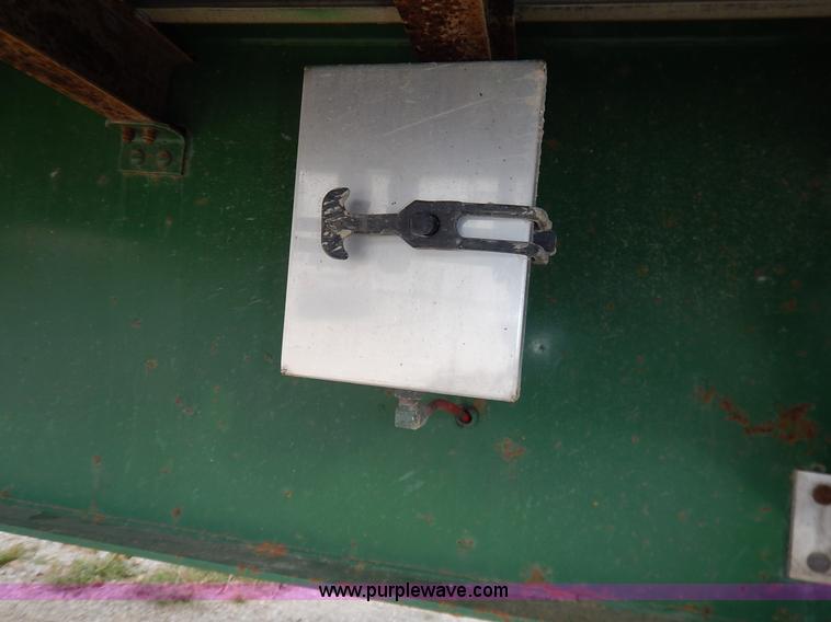 image for item L3509 2001 Great Dane flatbed trailer