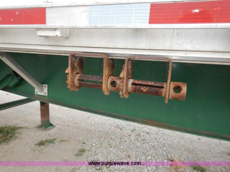 image for item L3509 2001 Great Dane flatbed trailer