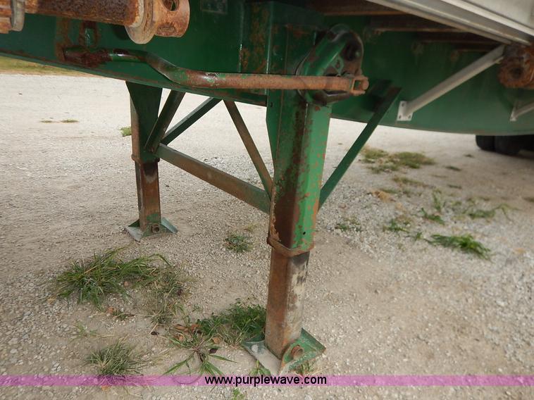 image for item L3509 2001 Great Dane flatbed trailer