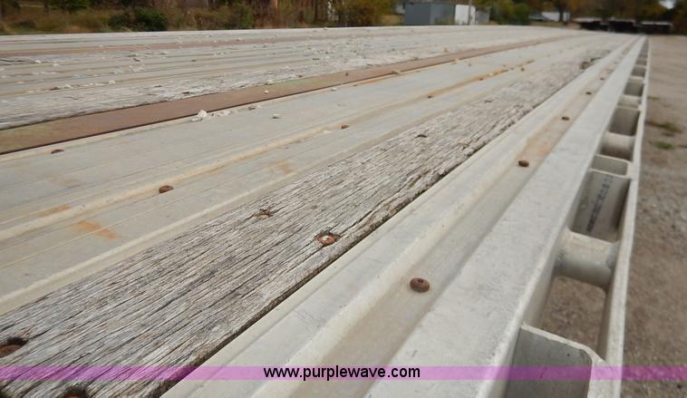 image for item L3509 2001 Great Dane flatbed trailer