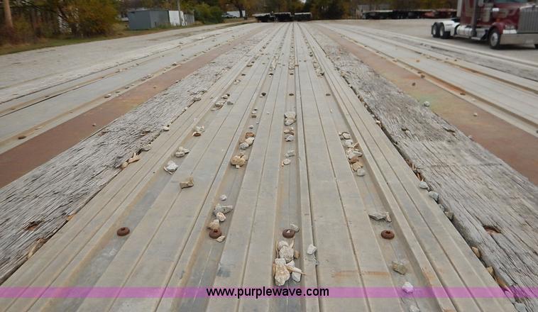 image for item L3509 2001 Great Dane flatbed trailer