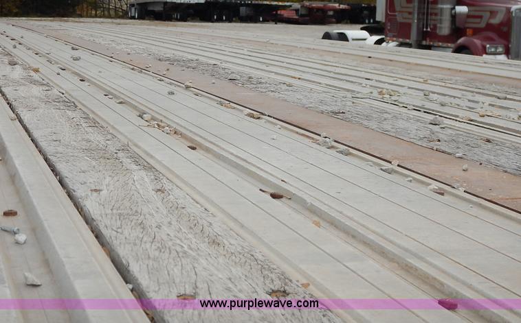 image for item L3509 2001 Great Dane flatbed trailer