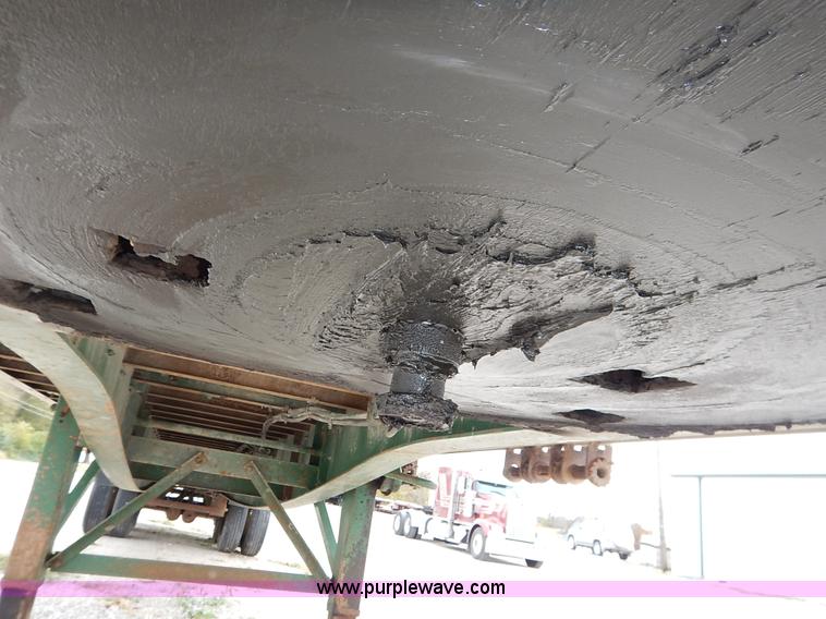 image for item L3509 2001 Great Dane flatbed trailer