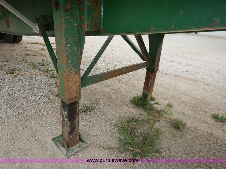 image for item L3509 2001 Great Dane flatbed trailer