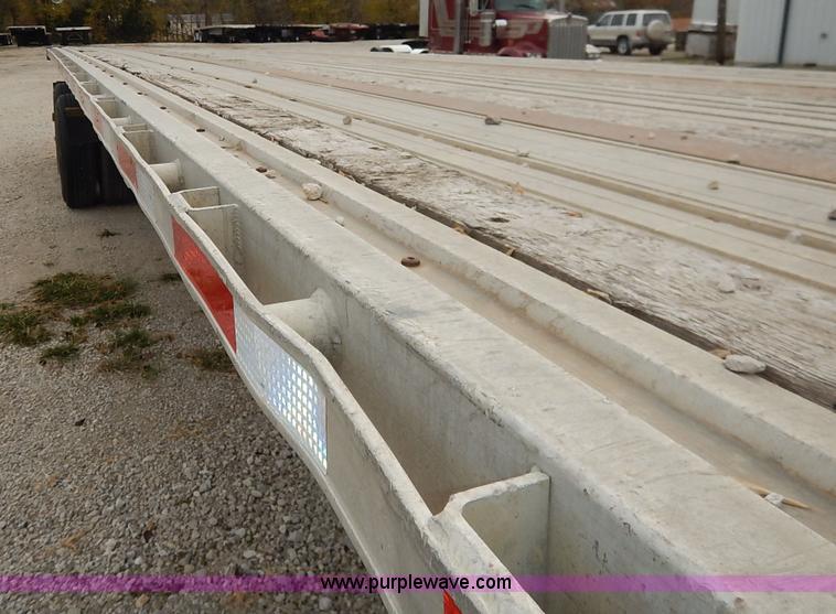 image for item L3509 2001 Great Dane flatbed trailer