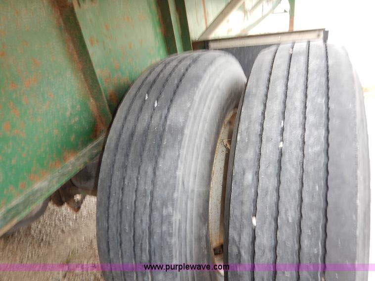 image for item L3509 2001 Great Dane flatbed trailer