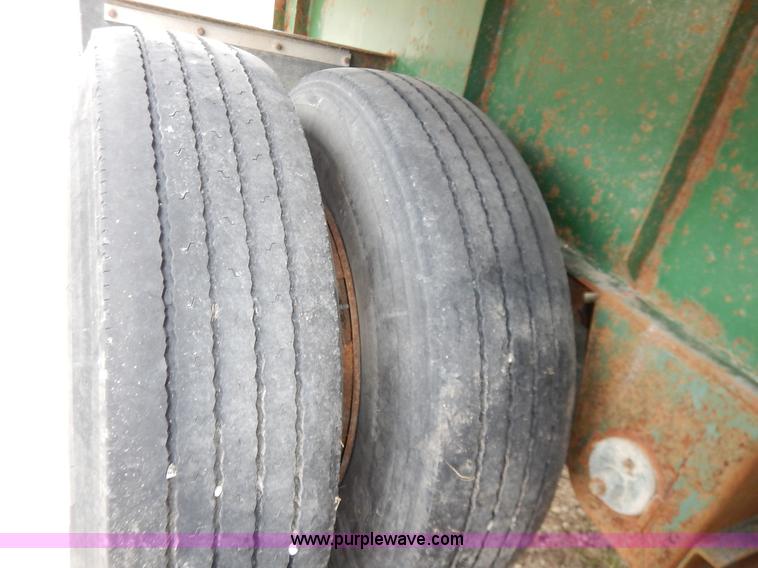 image for item L3509 2001 Great Dane flatbed trailer