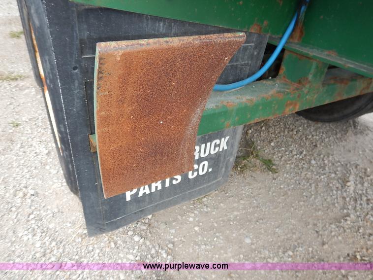 image for item L3509 2001 Great Dane flatbed trailer