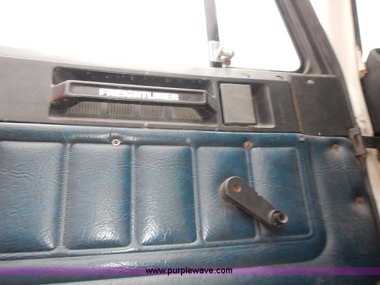 image for item L3569 1990 Freightliner FLD semi truck