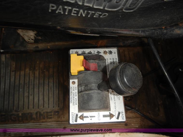 image for item L3569 1990 Freightliner FLD semi truck