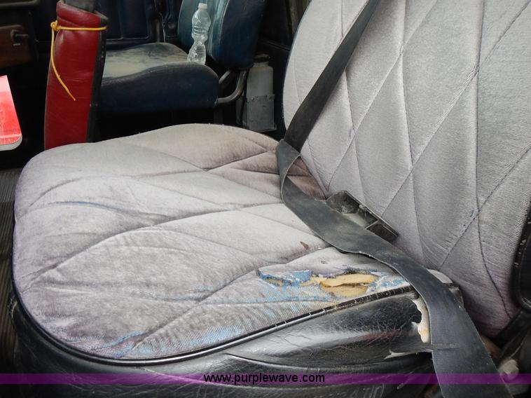 image for item L3569 1990 Freightliner FLD semi truck