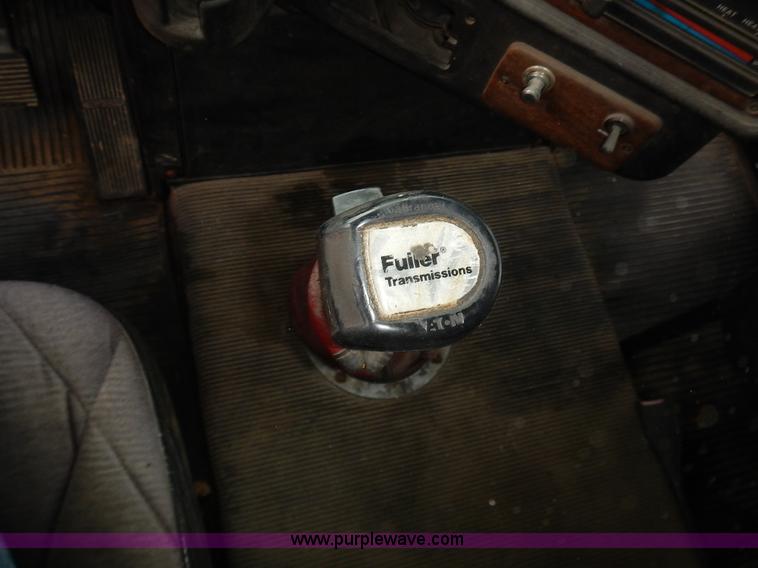 image for item L3569 1990 Freightliner FLD semi truck