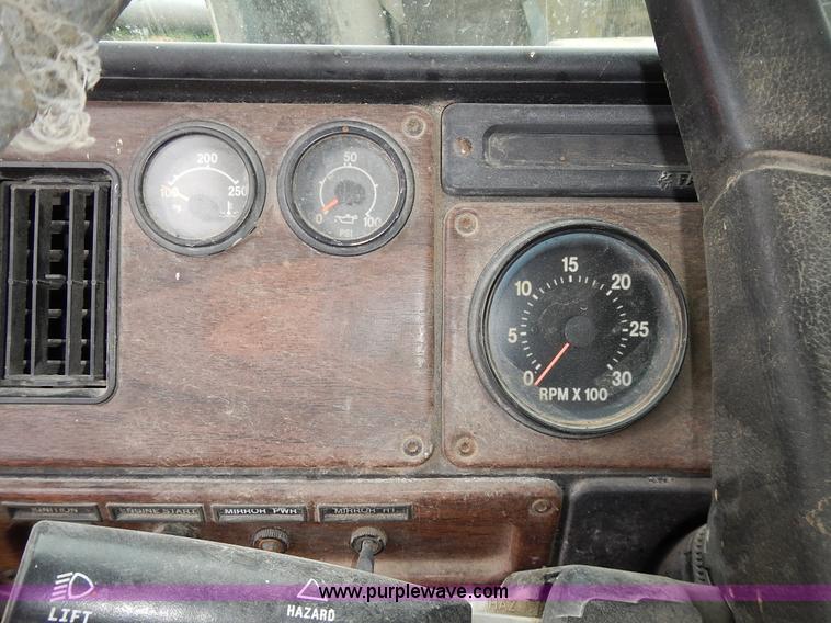 image for item L3569 1990 Freightliner FLD semi truck