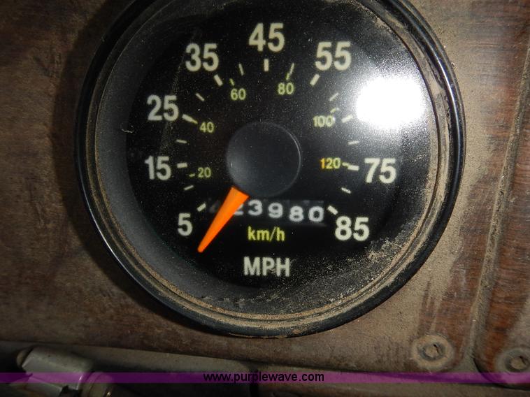 image for item L3569 1990 Freightliner FLD semi truck