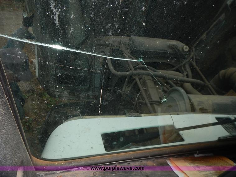 image for item L3569 1990 Freightliner FLD semi truck