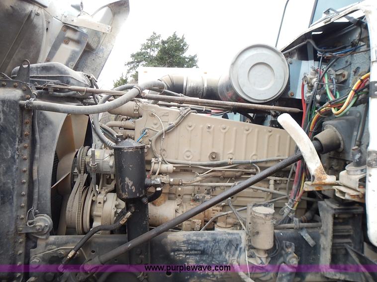 image for item L3569 1990 Freightliner FLD semi truck