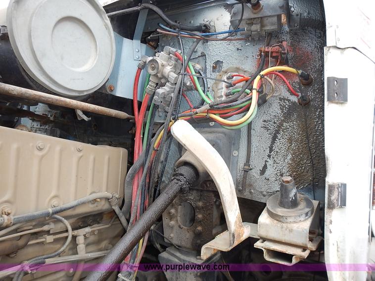 image for item L3569 1990 Freightliner FLD semi truck