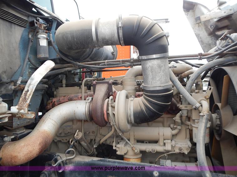 image for item L3569 1990 Freightliner FLD semi truck