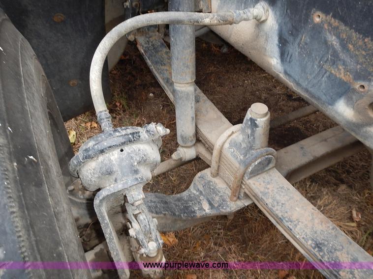 image for item L3569 1990 Freightliner FLD semi truck