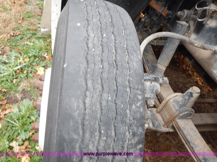 image for item L3569 1990 Freightliner FLD semi truck