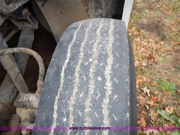 image for item L3569 1990 Freightliner FLD semi truck