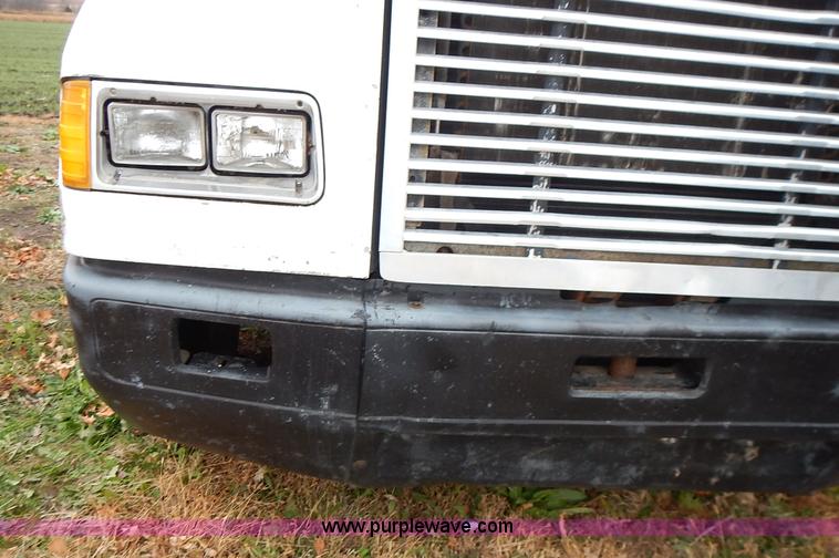 image for item L3569 1990 Freightliner FLD semi truck