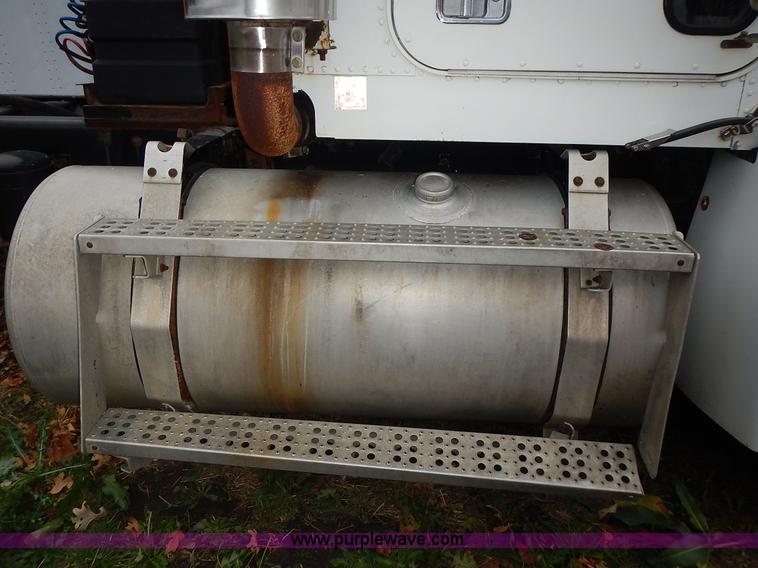 image for item L3569 1990 Freightliner FLD semi truck