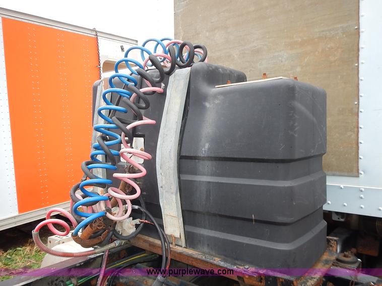 image for item L3569 1990 Freightliner FLD semi truck