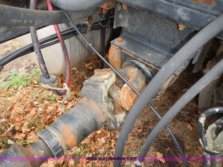 image for item L3569 1990 Freightliner FLD semi truck