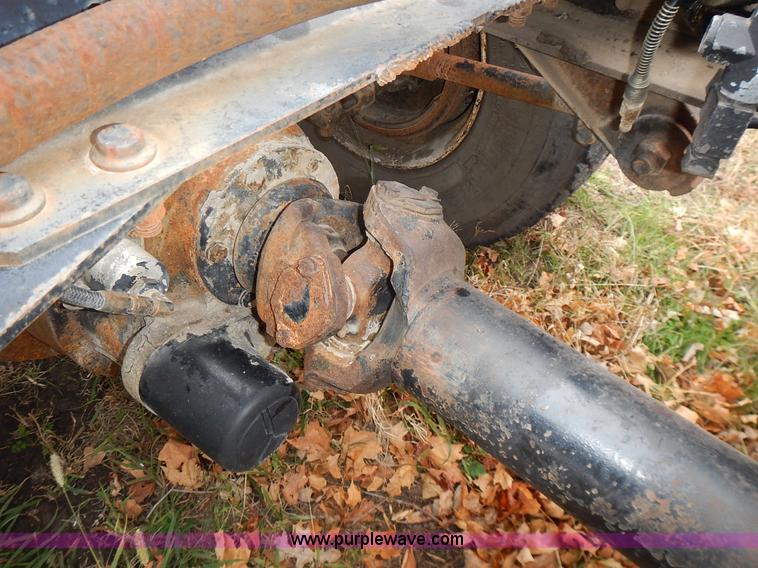 image for item L3569 1990 Freightliner FLD semi truck