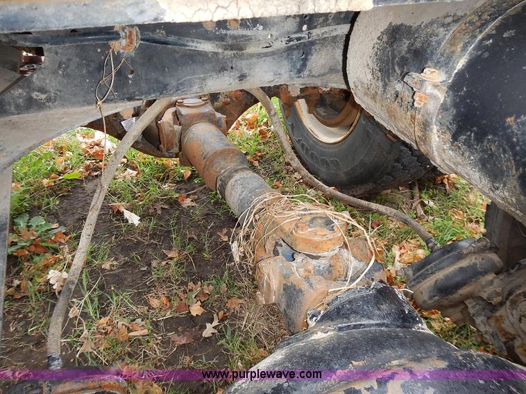 image for item L3569 1990 Freightliner FLD semi truck