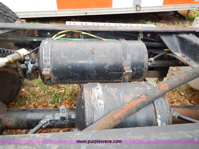 image for item L3569 1990 Freightliner FLD semi truck