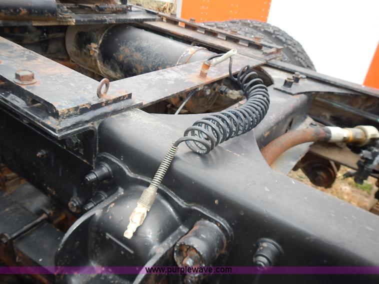 image for item L3569 1990 Freightliner FLD semi truck