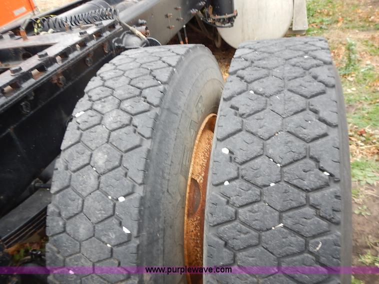 image for item L3569 1990 Freightliner FLD semi truck