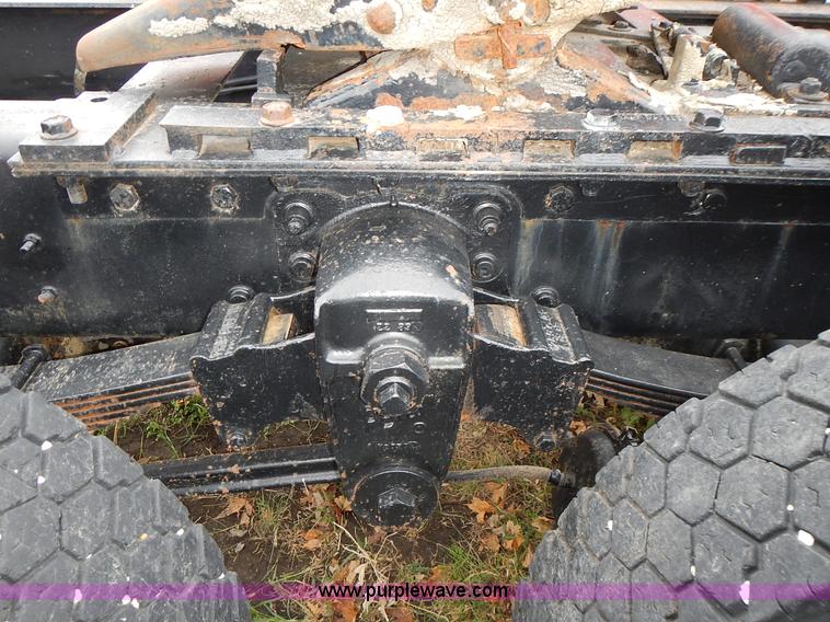 image for item L3569 1990 Freightliner FLD semi truck