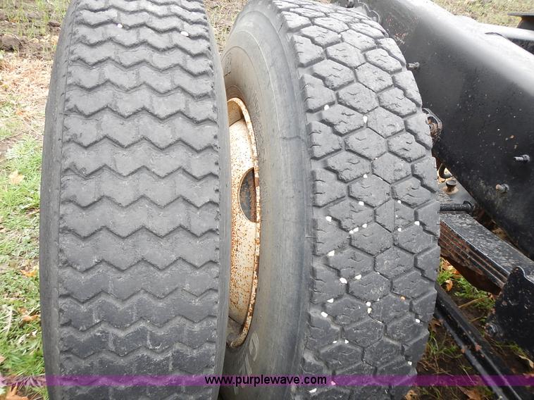 image for item L3569 1990 Freightliner FLD semi truck