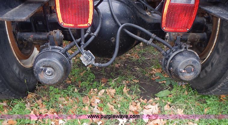 image for item L3569 1990 Freightliner FLD semi truck