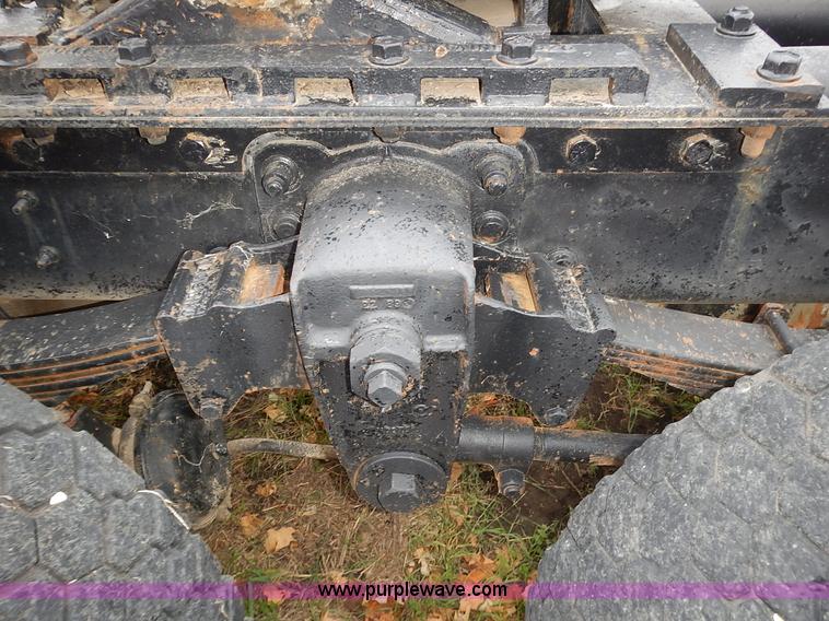 image for item L3569 1990 Freightliner FLD semi truck