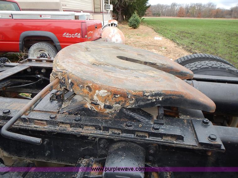 image for item L3569 1990 Freightliner FLD semi truck