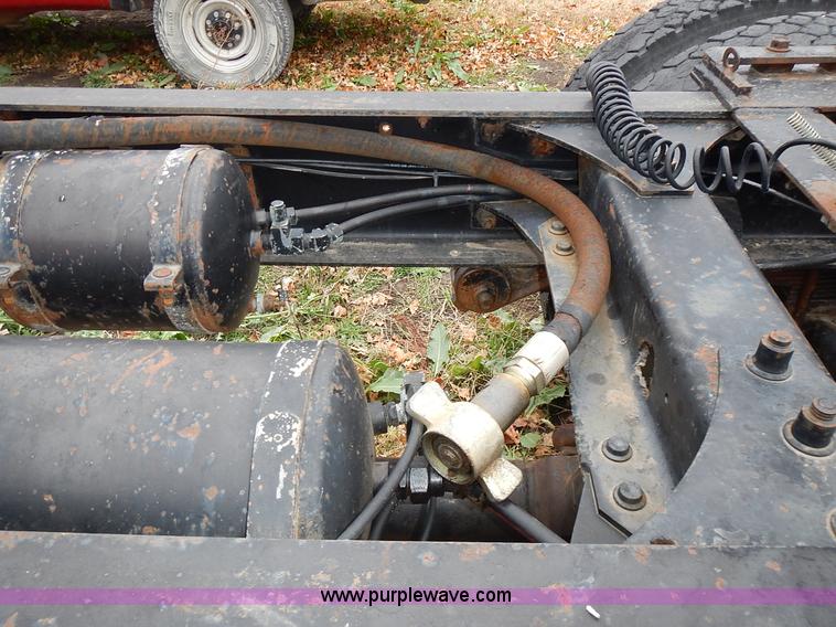 image for item L3569 1990 Freightliner FLD semi truck