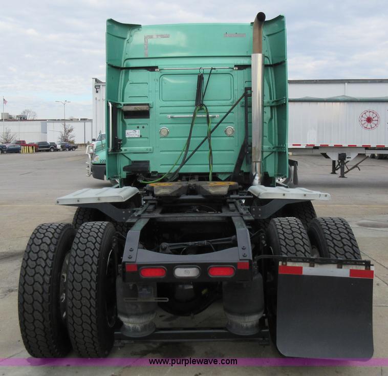 image for item L4534 2010 Volvo VNL semi truck