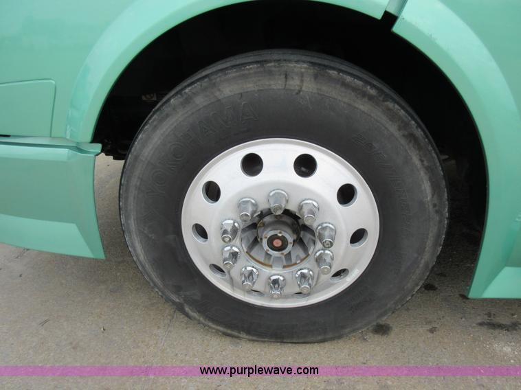 image for item L4534 2010 Volvo VNL semi truck