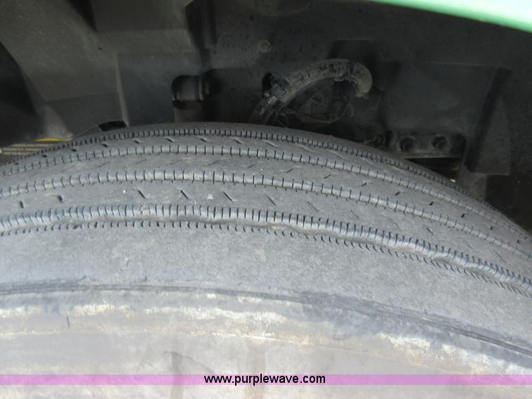 image for item L4534 2010 Volvo VNL semi truck