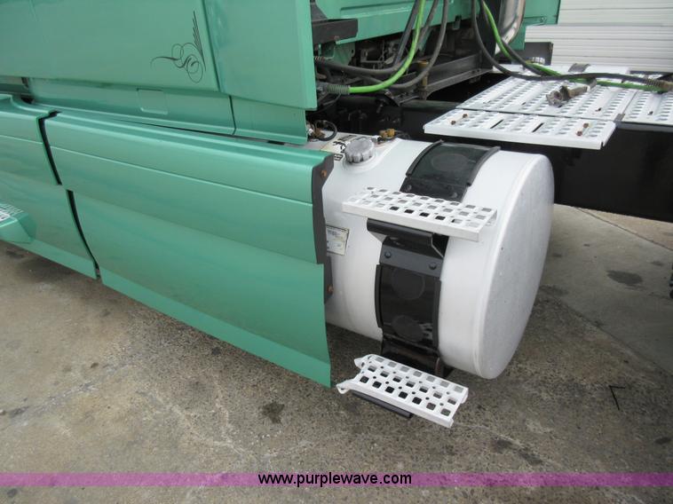 image for item L4534 2010 Volvo VNL semi truck